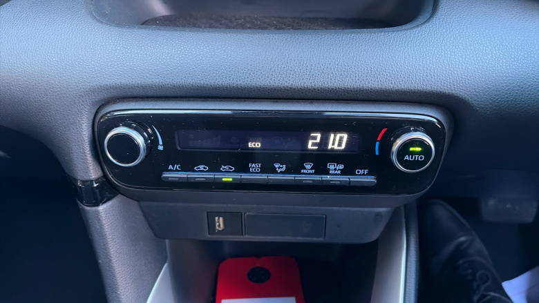 Toyota Yaris 1.5 Hybrid Design 5dr CVT Hybrid Hatchback